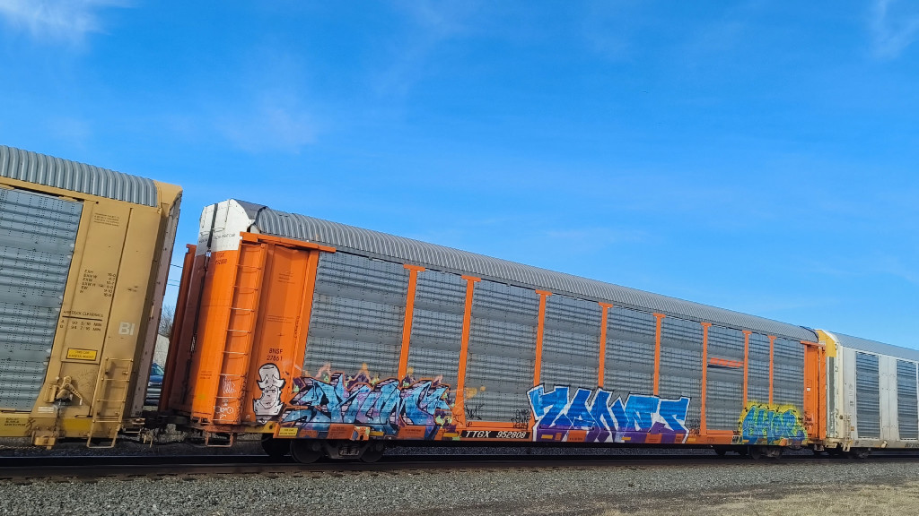 BNSF 27861 (Body) TTGX 952808 (Flat)